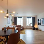 Stylish Two Floor Deluxe - 2 Bedroom شقة