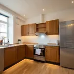 Stylish Two Floor Deluxe - 2 Bedroom *