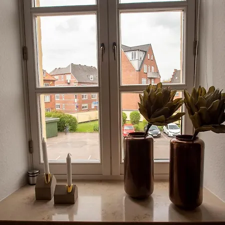 Stylish Two Floor Deluxe - 2 Bedroom Apartment