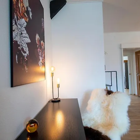 Stylish Two Floor Deluxe - 2 Bedroom Apartment *
