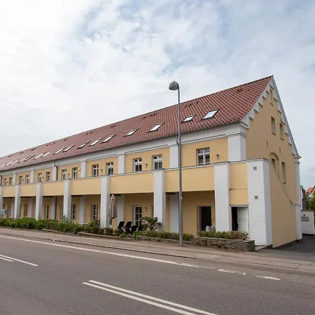 Stylish Two Floor Deluxe - 2 Bedroom Apartment *