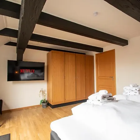 Stylish Two Floor Deluxe - 2 Bedroom *