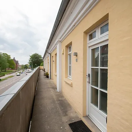 Stylish Two Floor Deluxe - 2 Bedroom Apartment